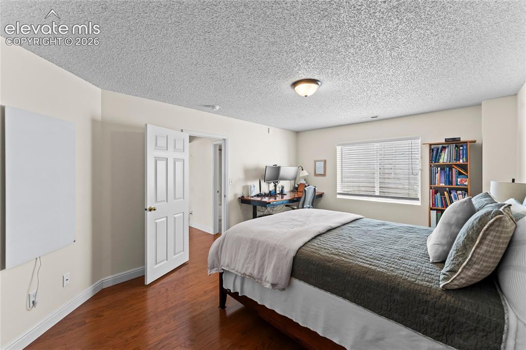 Image 33 of 45: Bedroom
