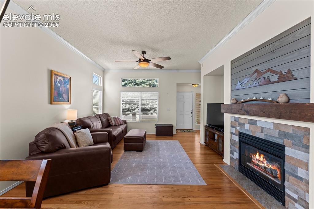Image 6 of 45: Living Room