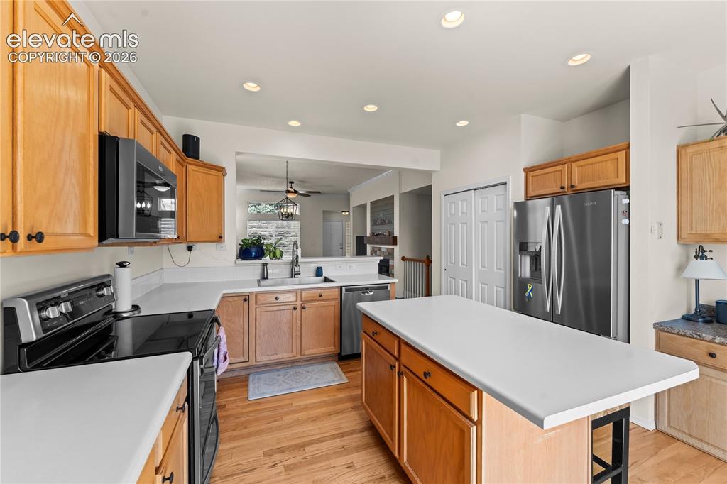 Image 9 of 45: Kitchen