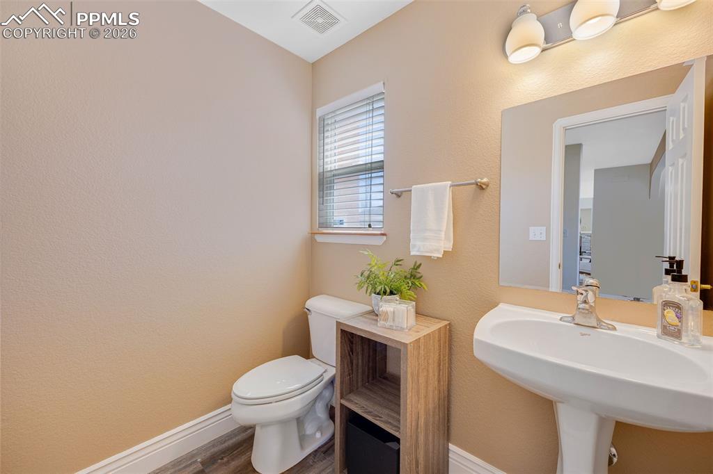 Image 13 of 33: Bathroom