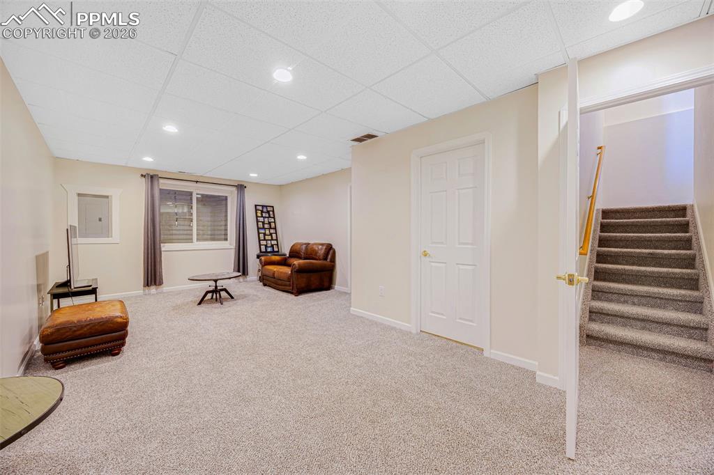 Image 21 of 33: Sitting Room