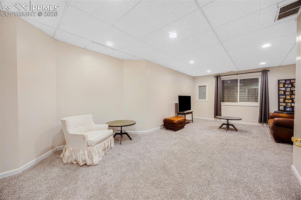 Image 22 of 33: Sitting Room