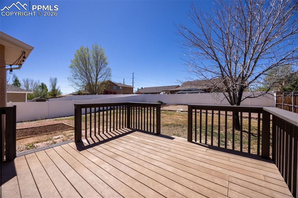 Image 33 of 33: Deck