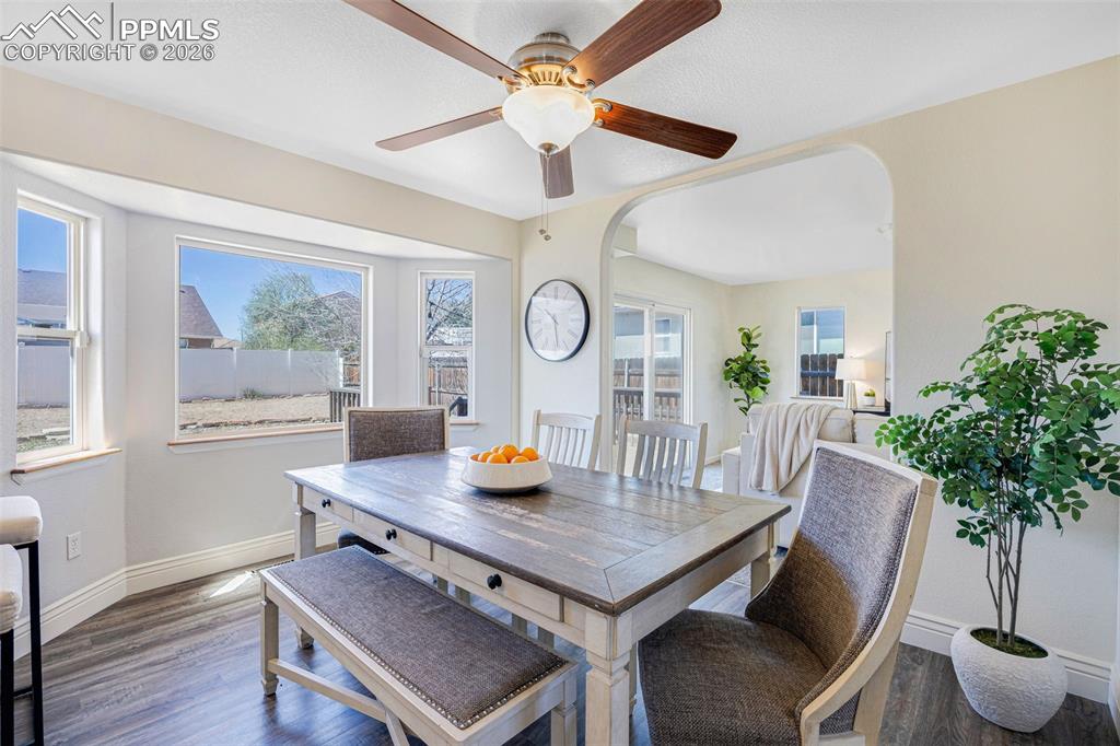 Image 9 of 33: Dining Area