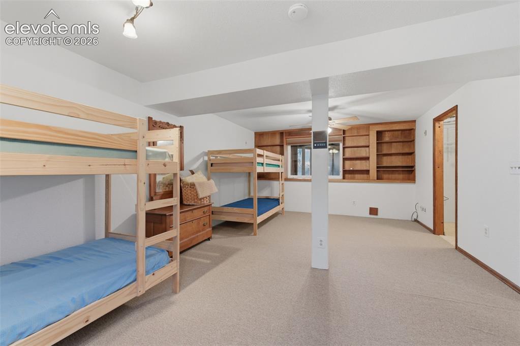 Image 31 of 50: Bunk Room