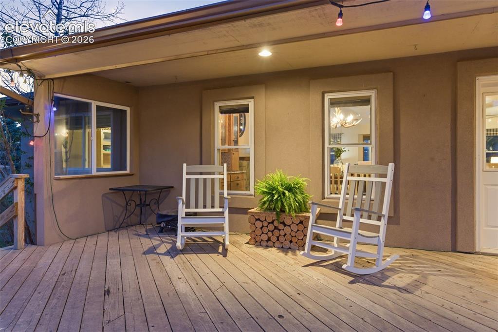 Image 5 of 50: Front Deck