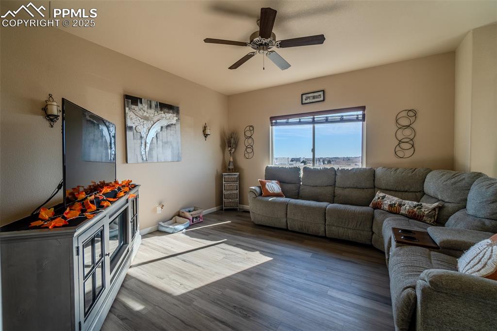 Image 18 of 48: Living Room