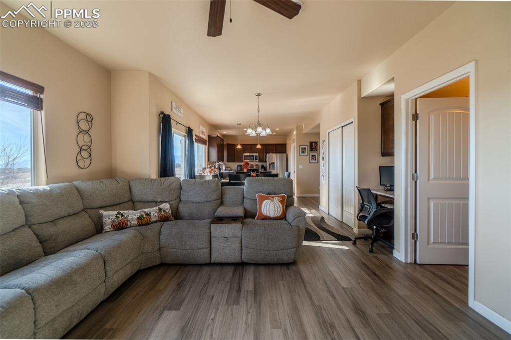 Image 19 of 48: Living Room