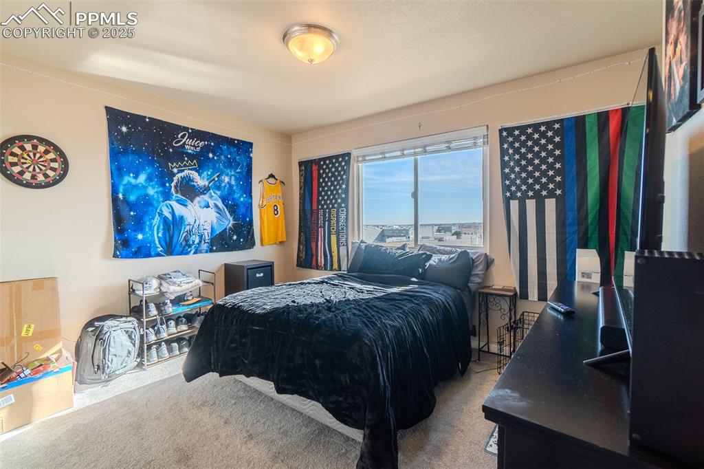 Image 31 of 48: Bedroom