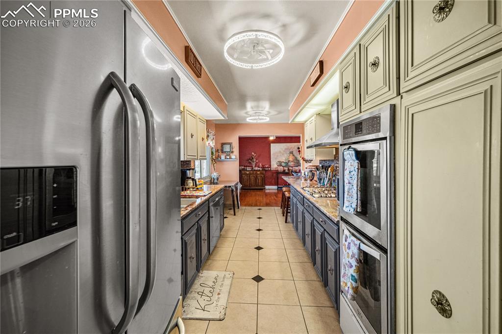 Image 10 of 31: Dining Area