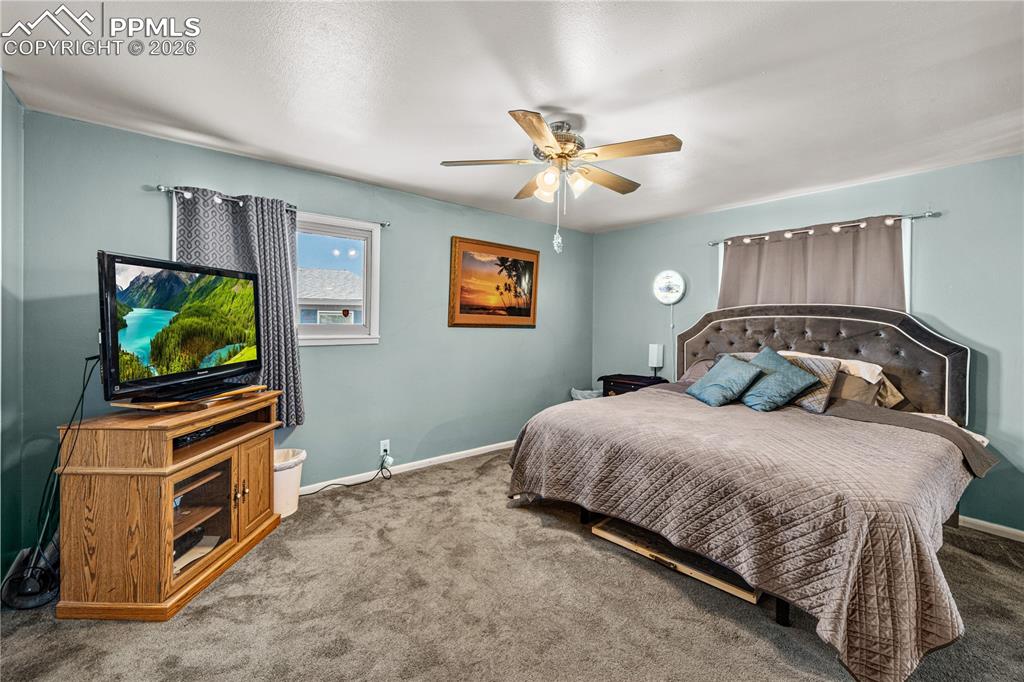 Image 11 of 31: Kitchen