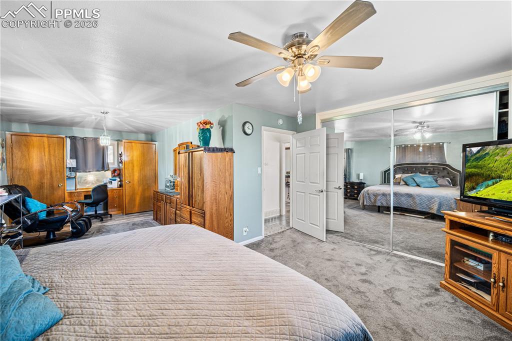 Image 14 of 31: Bedroom