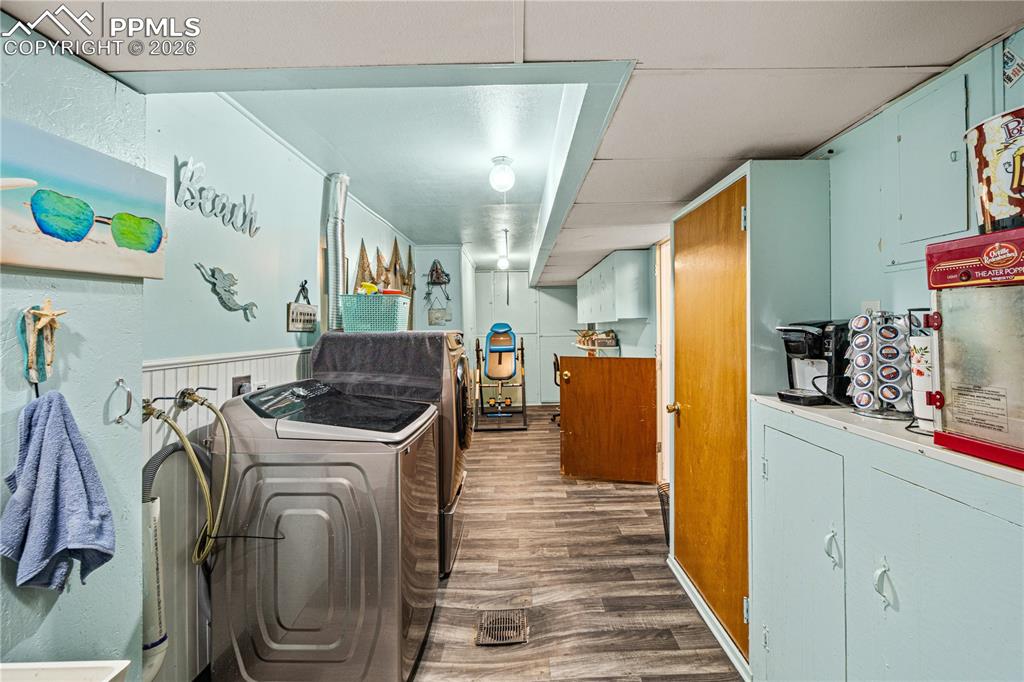 Image 17 of 31: Bedroom