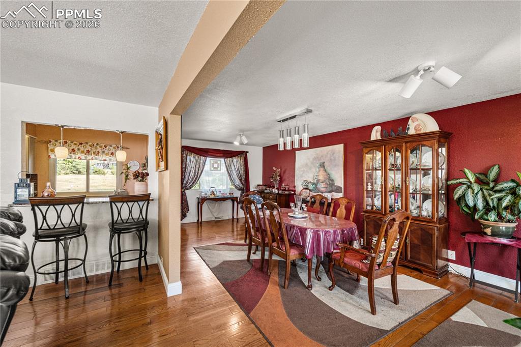 Image 5 of 31: Living Room