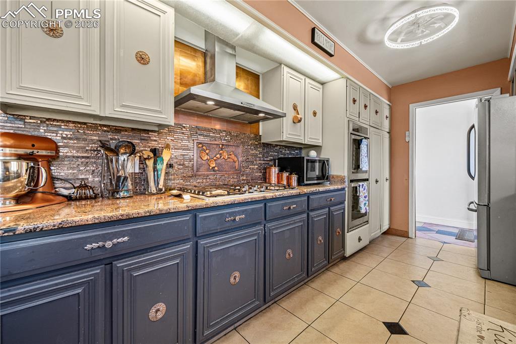 Image 9 of 31: Dining Area