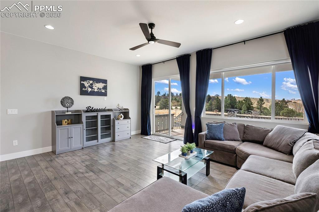 Image 11 of 41: Living Room