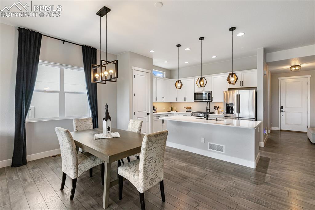 Image 12 of 41: Dining Area