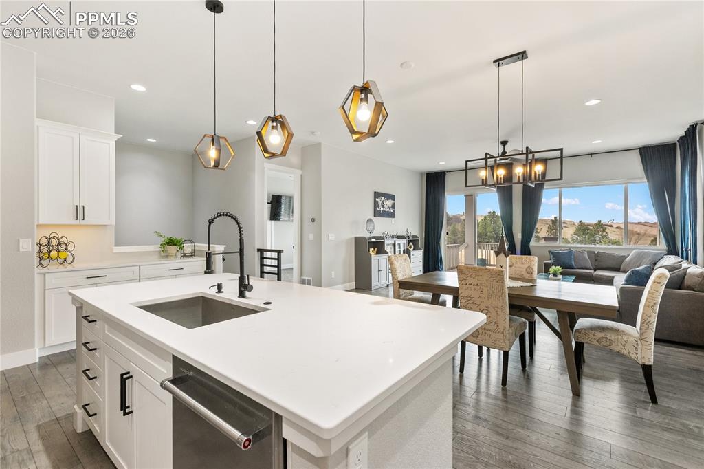 Image 17 of 41: Kitchen