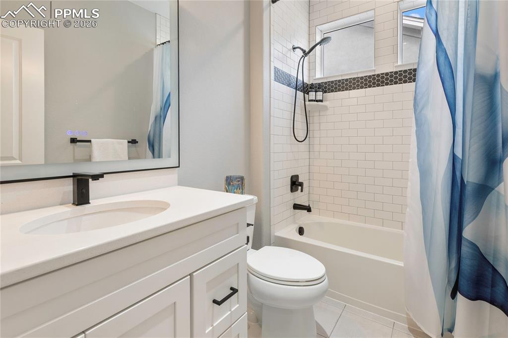 Image 21 of 41: Main level guest bath