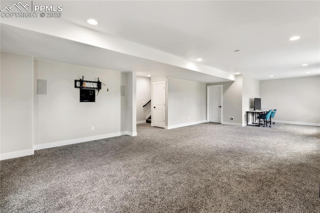 Image 32 of 41: Family Room