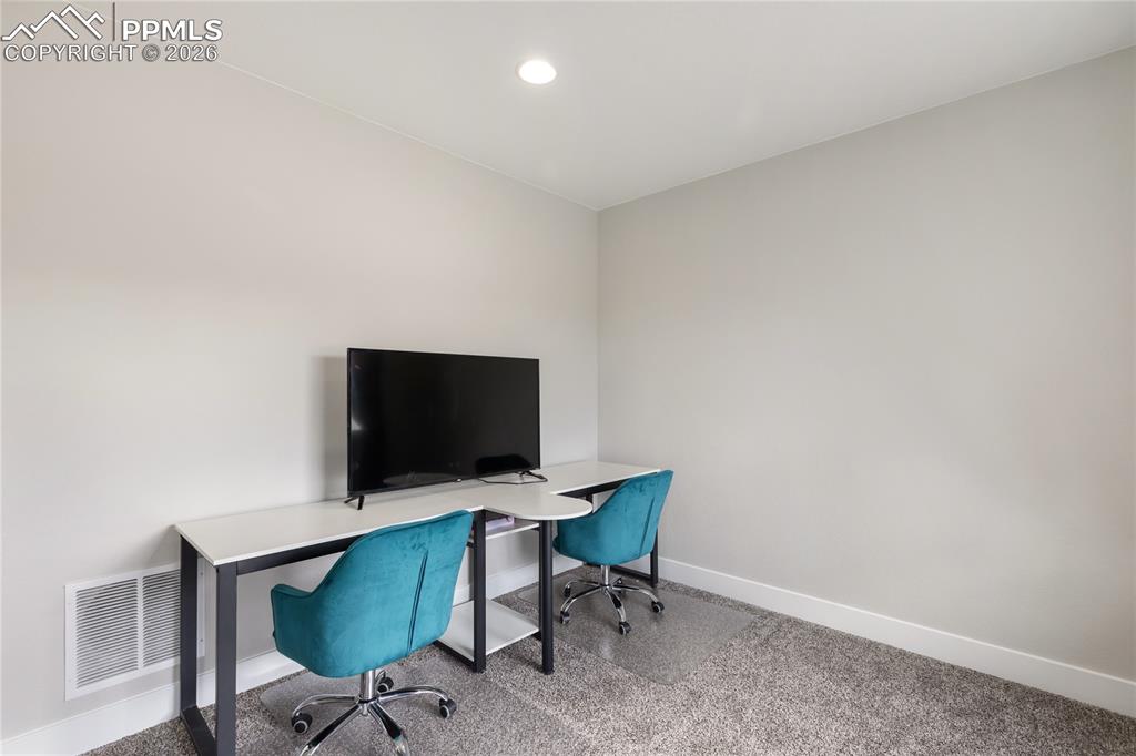 Image 33 of 41: Office nook off of family room