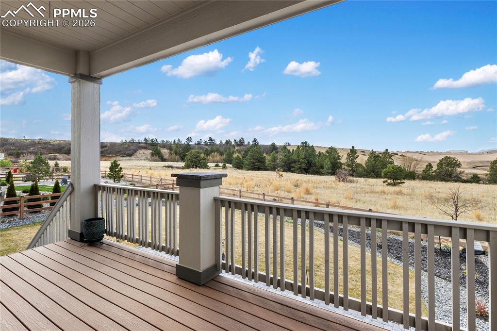 Image 40 of 41: Deck