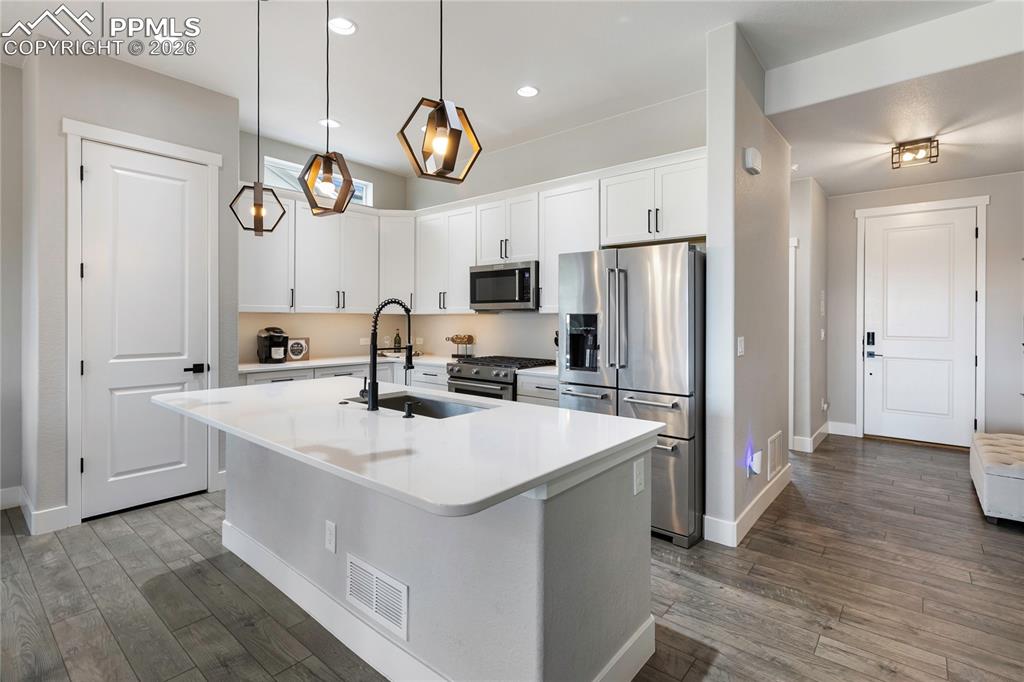 Image 6 of 41: Gourmet with an island