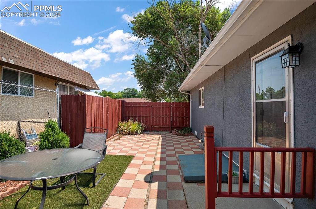 Image 22 of 25: Patio