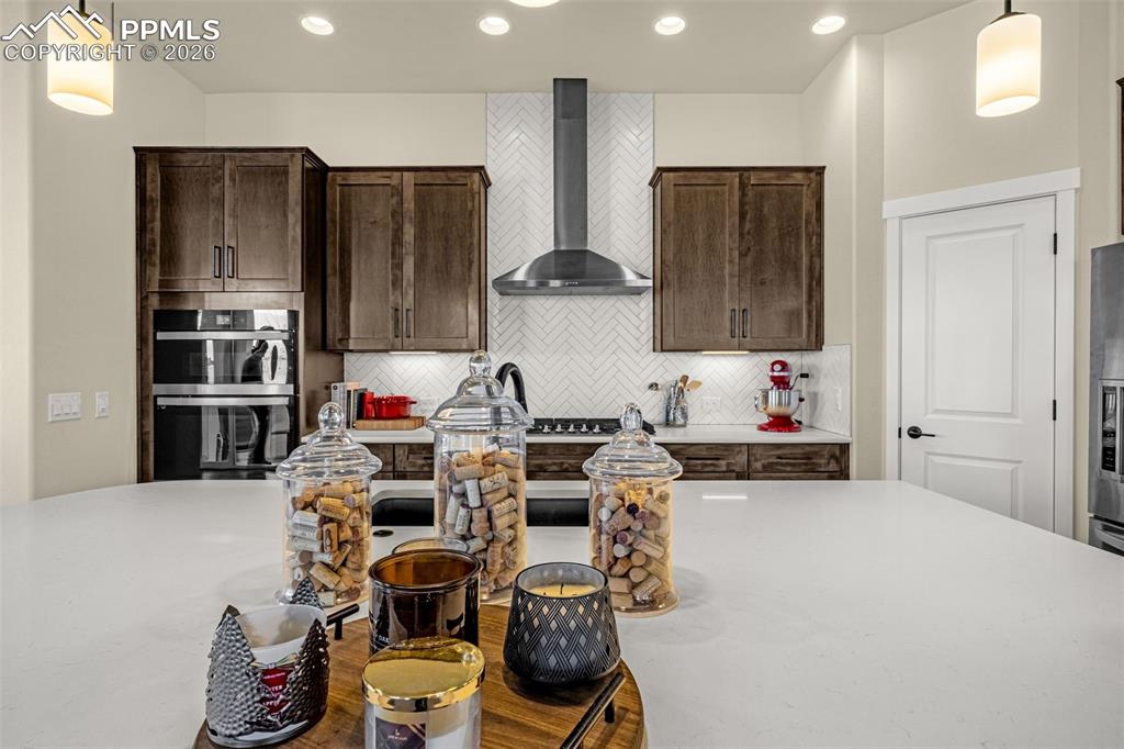 Image 13 of 50: Kitchen