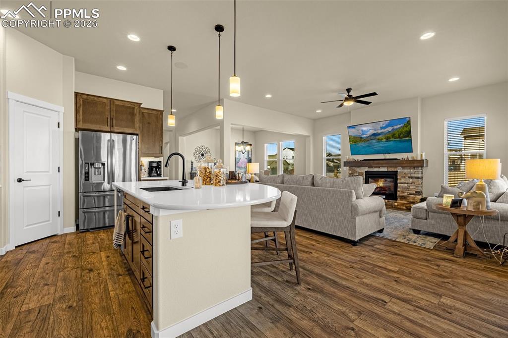 Image 18 of 50: Kitchen