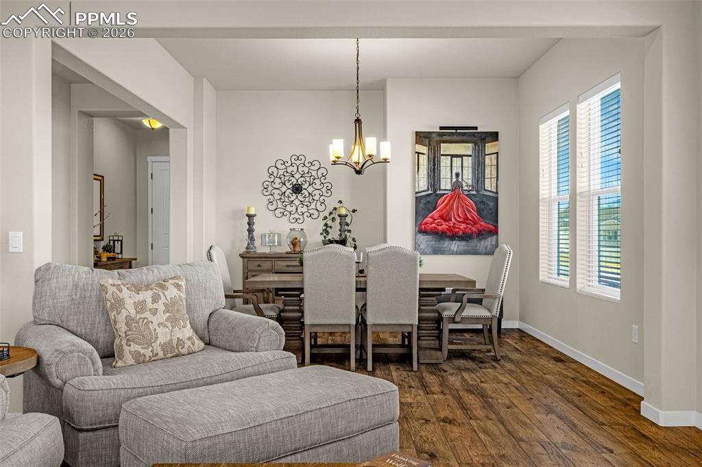 Image 20 of 50: Dining Area