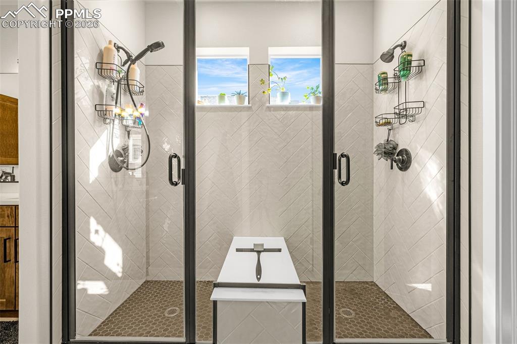 Image 29 of 50: Bathroom