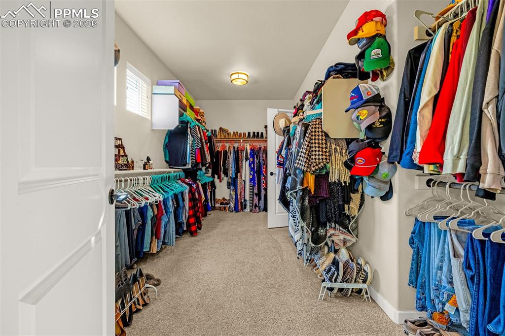 Image 30 of 50: Closet