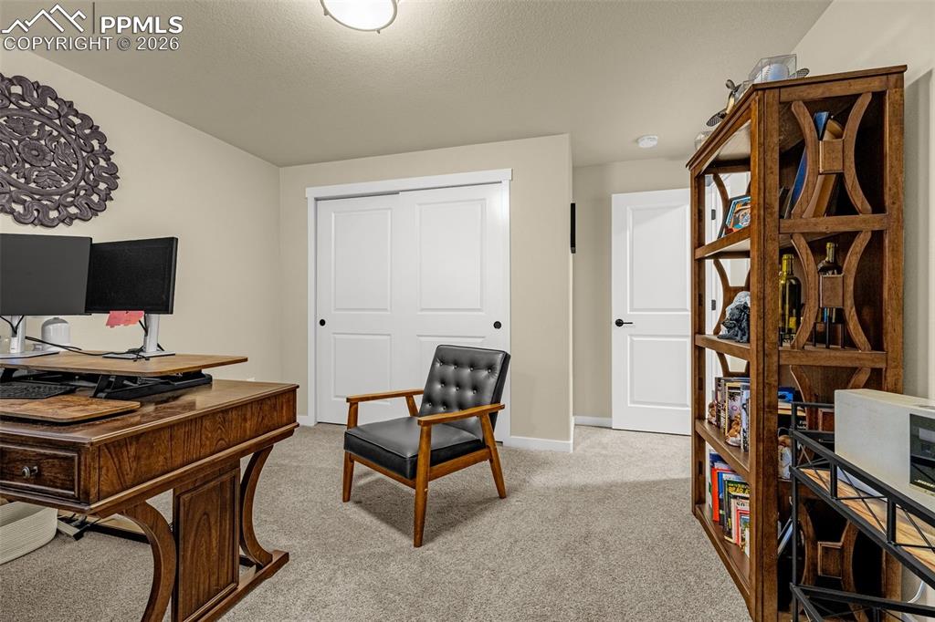 Image 36 of 50: Office