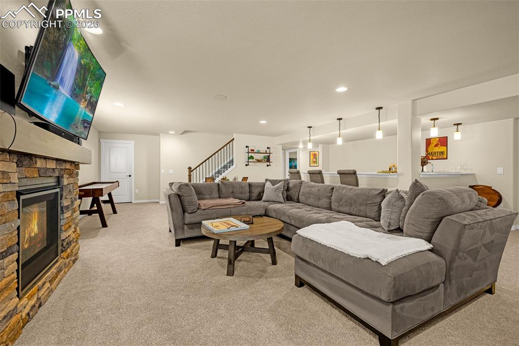 Image 41 of 50: Living Room