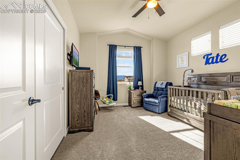 Image 5 of 50: Bedroom