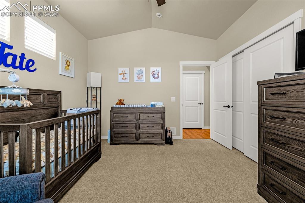 Image 6 of 50: Bedroom