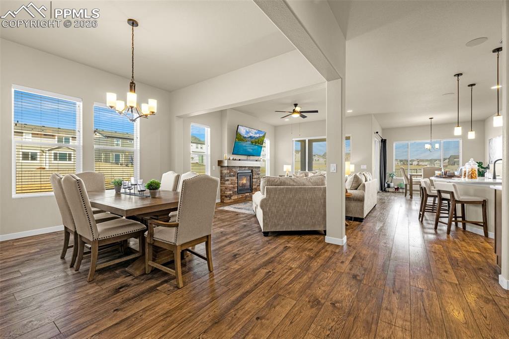 Image 8 of 50: Dining Area