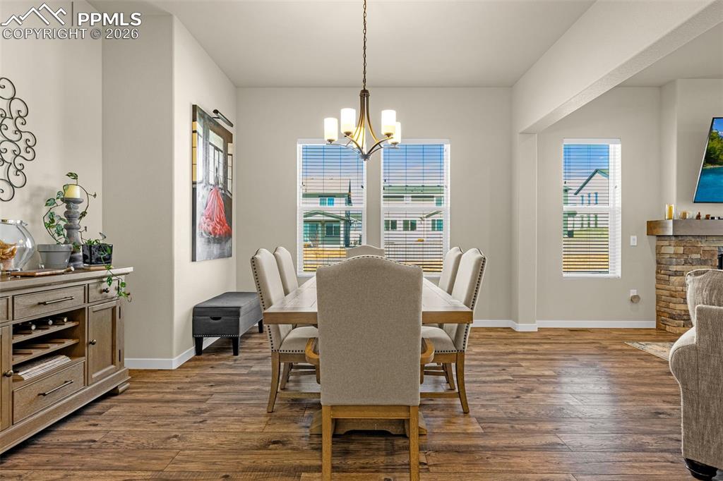 Image 9 of 50: Dining Area