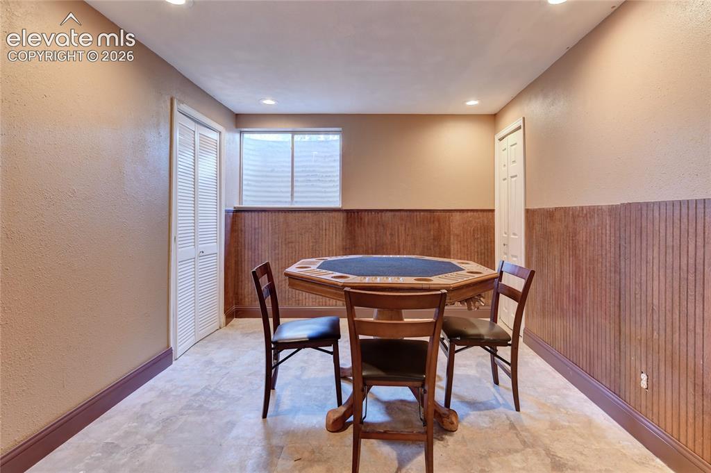 Image 16 of 26: Dining Area