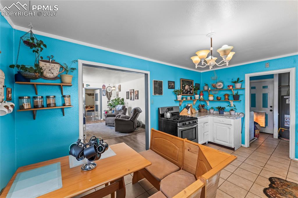 Image 10 of 30: Dining Area
