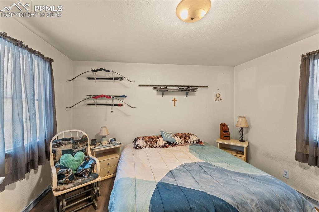 Image 15 of 30: Bedroom