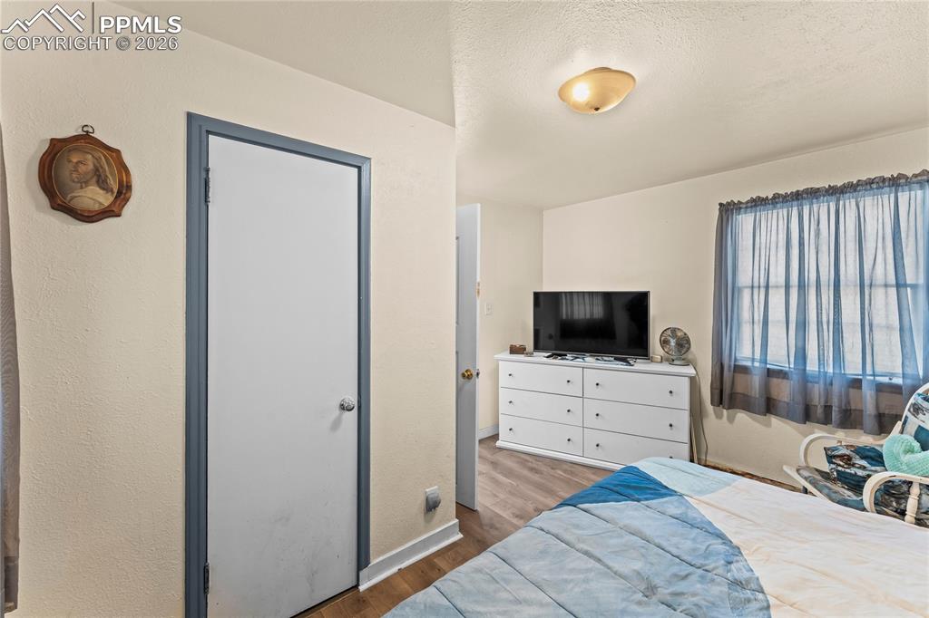Image 16 of 30: Bedroom