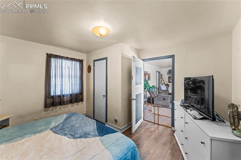 Image 17 of 30: Bedroom