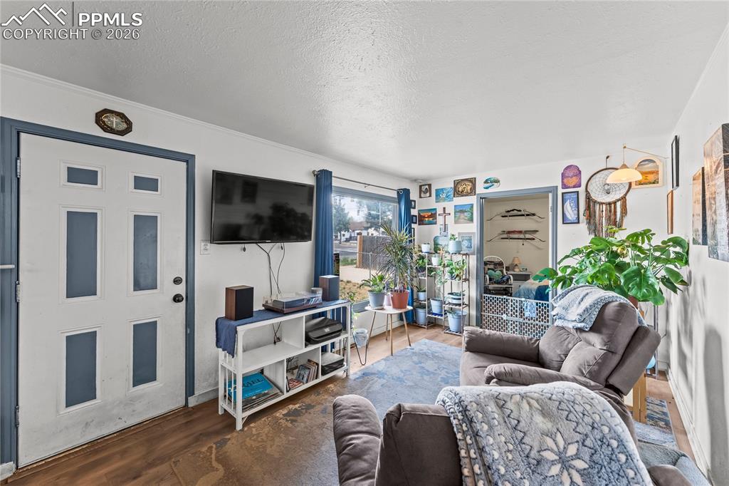 Image 6 of 30: Living Room