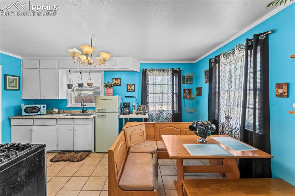 Image 9 of 30: Kitchen