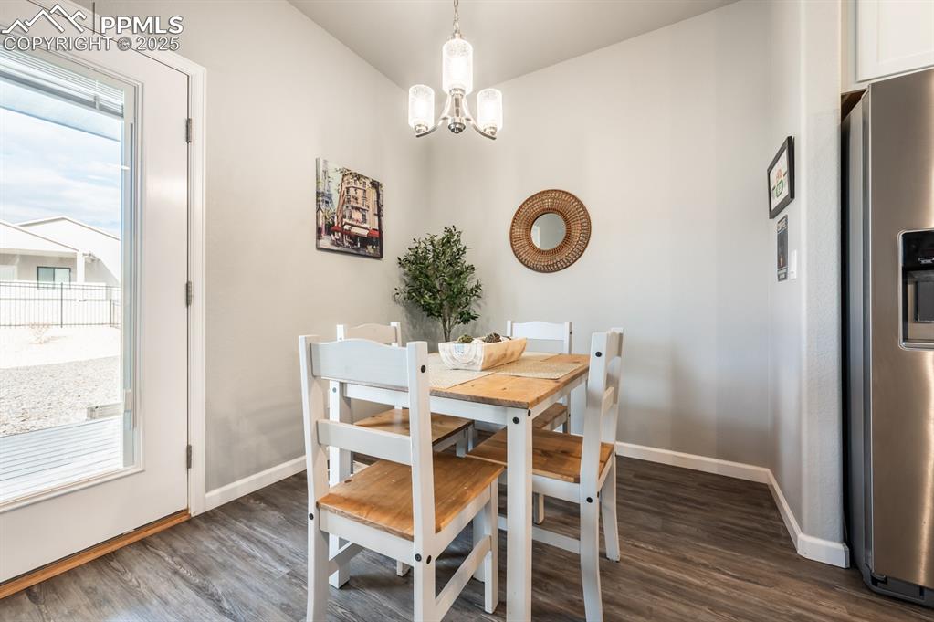 Image 13 of 28: Dining Area