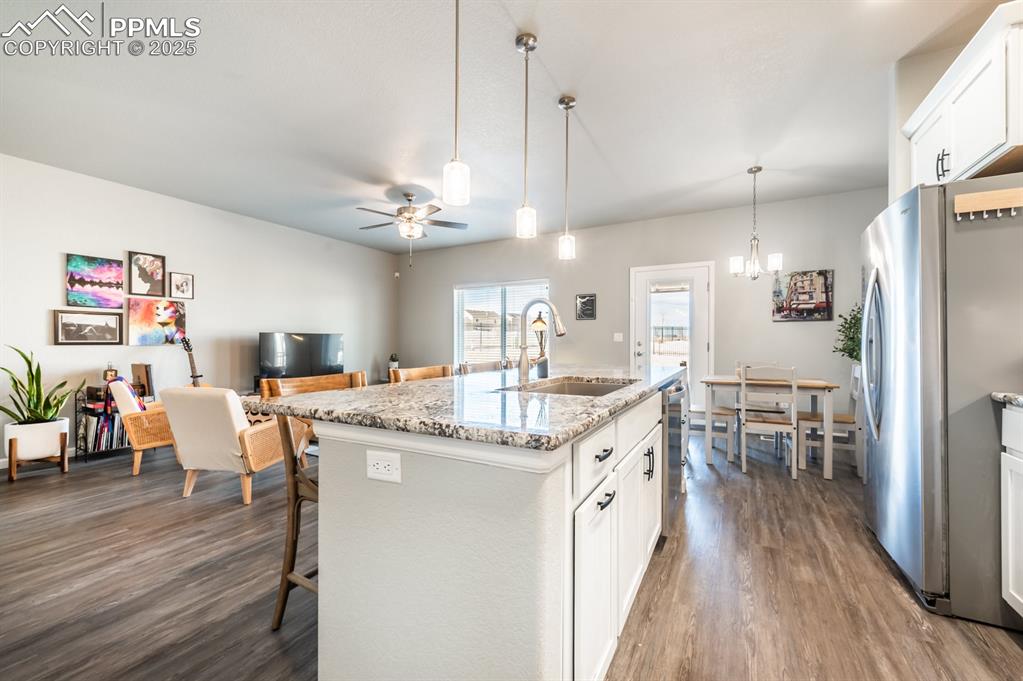 Image 14 of 28: Kitchen