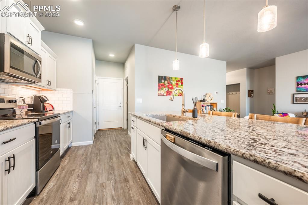 Image 16 of 28: Kitchen