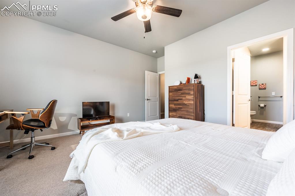 Image 17 of 28: Bedroom